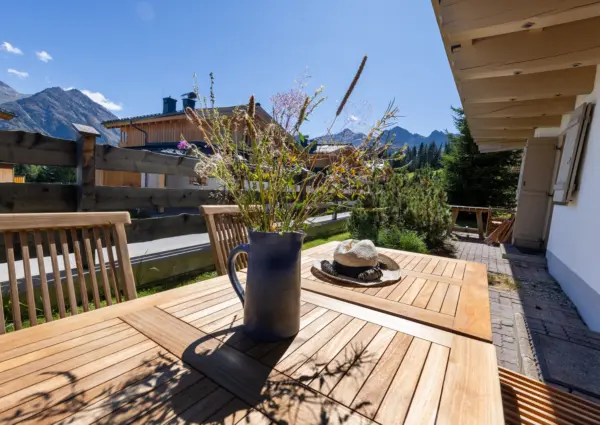 Hochkrimml Gans den Berg 2 zomer terras eettafel