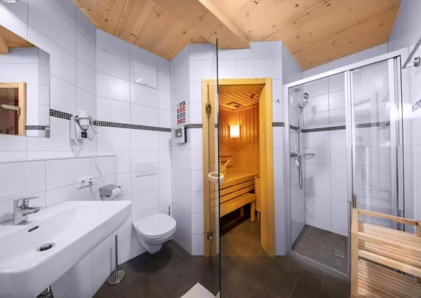 0015 BB Bergkristall 021 badkamer sauna beneden