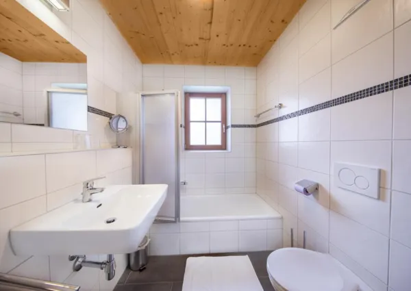 0020 BB Bergkristall 026 badkamer bij kamer beneden links voor