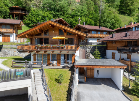 Chalet Bergkristall Grunerstein Bramberg zicht garage
