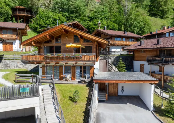Chalet Bergkristall Grunerstein Bramberg zicht garage