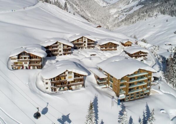 Haus Amelie Königsleiten - 
<ul>
  <li>Gelegen nabij de 'Dorfbahn' skilift en skipiste</li>
  <li>Fenomenaal uitzicht over de bergen, het dal en het dorp</li>
  <li>Gezellige après-ski en eetgelegenheden in het dorpscentrum</li>
</ul>