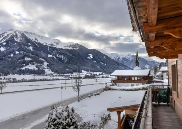 Haus Eckhausl Top 3 Gems Bramberg uitzicht vanaf chalet winter