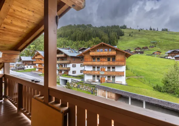 Haus Hut uitzicht balkon