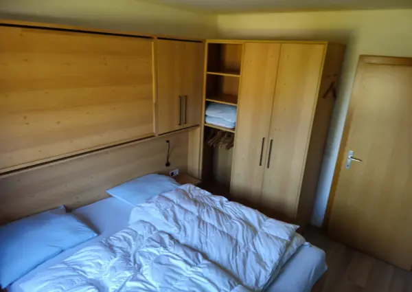 Haus Klaus slaapkamer met ingeklapt bed voor livegang