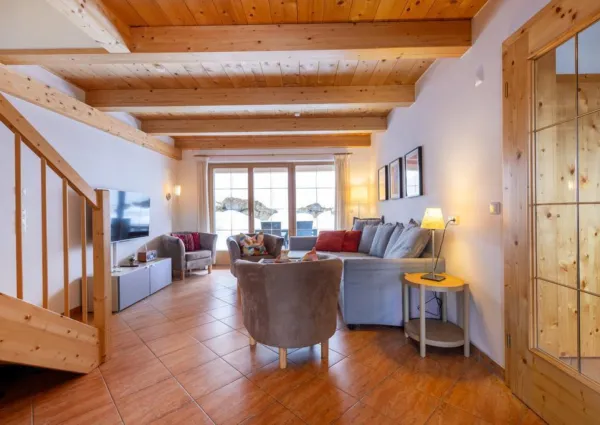 0003 HK Patricia top 1 2024 1