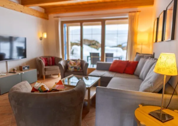 0004 HK Patricia top 1 2024 2