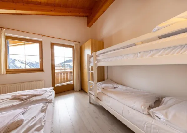 0014 HK Patricia top 1 2024 13