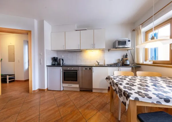 0007 HK Patricia Top 2 2024 5