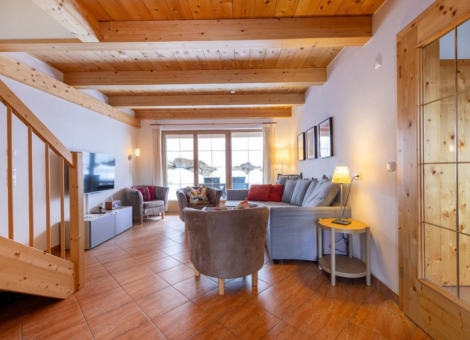 0003 HK Patricia top 1 2024 1