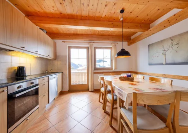 0008 HK Patricia top 1 2024 6