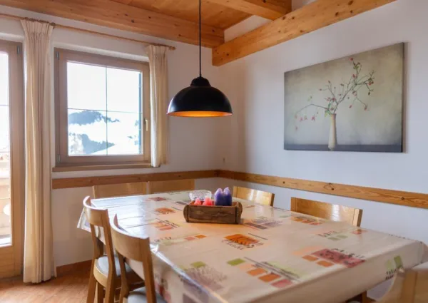 0009 HK Patricia top 1 2024 7