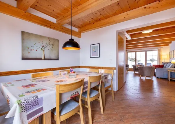 0011 HK Patricia top 1 2024 11