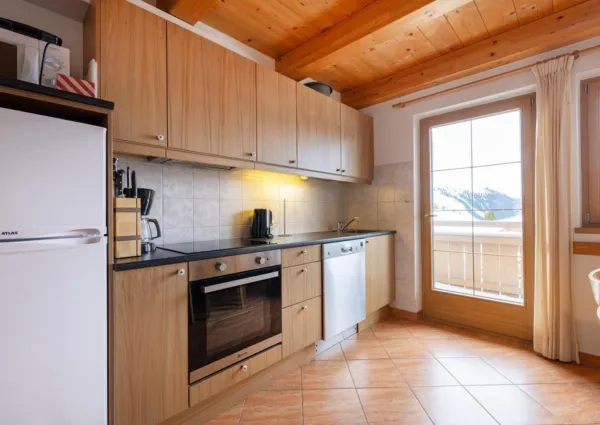 0012 HK Patricia top 1 2024 9