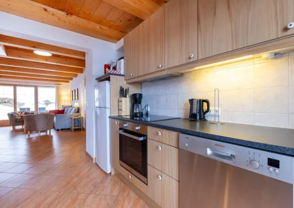 0013 HK Patricia top 1 2024 12