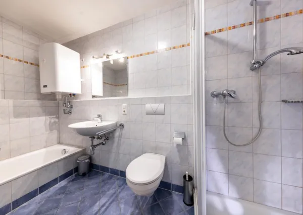 0027 HK Patricia Top 2 2024 9