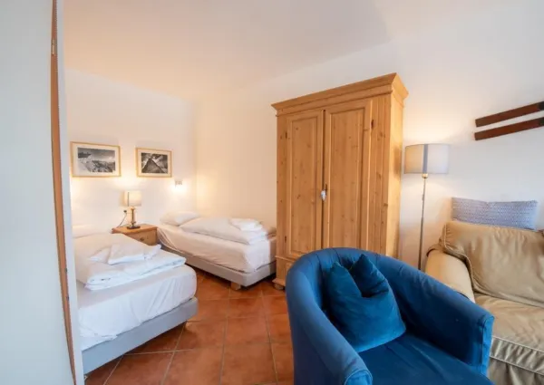 0025 HK Wildkar top 2 8