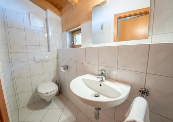 0015 HK Wildkar top 1 14