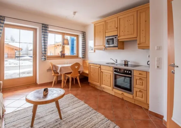 0005 HK Wildkar top 2 5