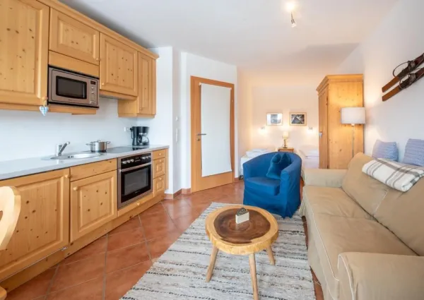 0007 HK Wildkar top 2 7