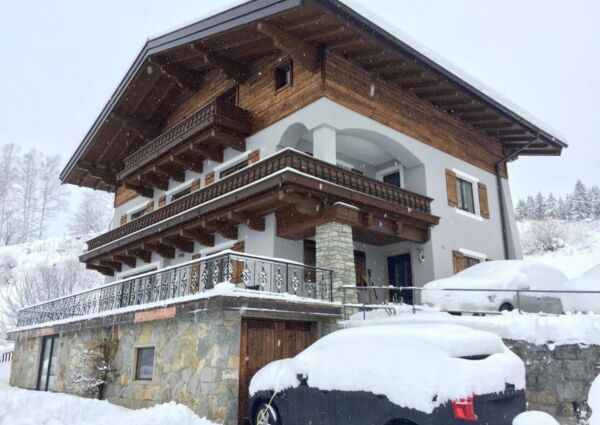 Hieburg Lodge Neukirchen - 
<ul>
  <li>Uitstekende ligging nabij skigebieden Wildkogel Arena en Zillertal Arena.</li>
  <li>Super-de-luxe saunaruimte voor ontspanning na het skiën.</li>
  <li>Ruime skiberging voor het veilig opbergen van skischoenen en ski's.</li>
</ul>