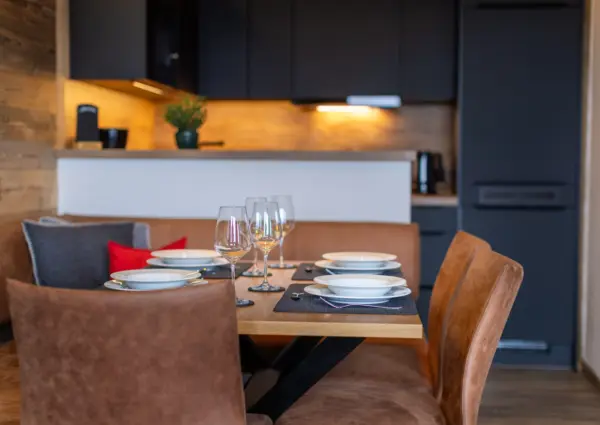 Hochleger am Anger Top 10 Koningsleiten eettafel zicht keuken