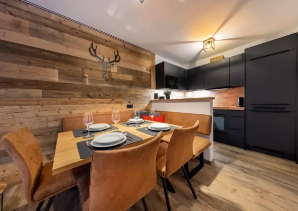 Hochleger am Anger Top 10 Koningsleiten eettafel en keuken overzicht