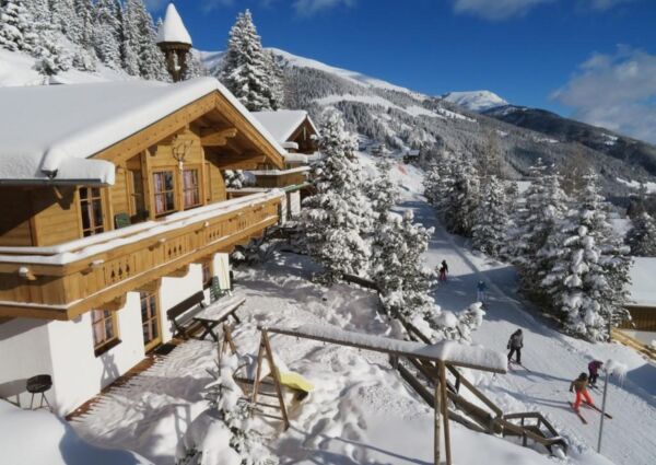 Jan Senn Hütte Königsleiten - 
<ul>
  <li>Directe toegang tot de skipiste vanuit het chalet</li>
  <li>Alle faciliteiten in Königsleiten op loopafstand</li>
  <li>Autovrij gebied, ideaal voor kinderen om veilig te spelen</li>
</ul>