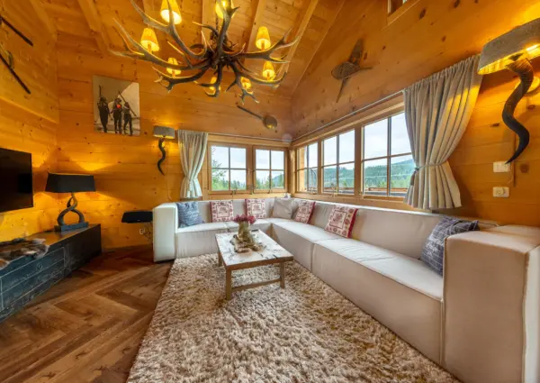 Konigsleiten Moosh C3 B Ctte woonkamer bank met tv