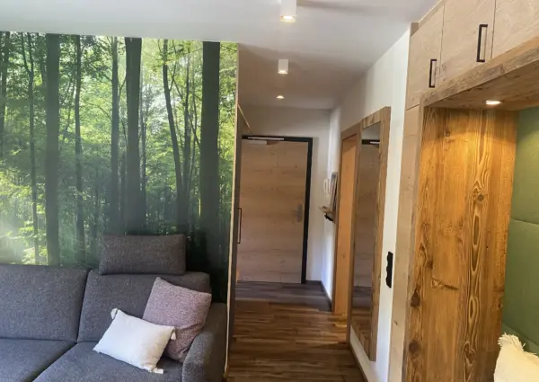 Mountain Resort Top 1 woonkamer richting hal