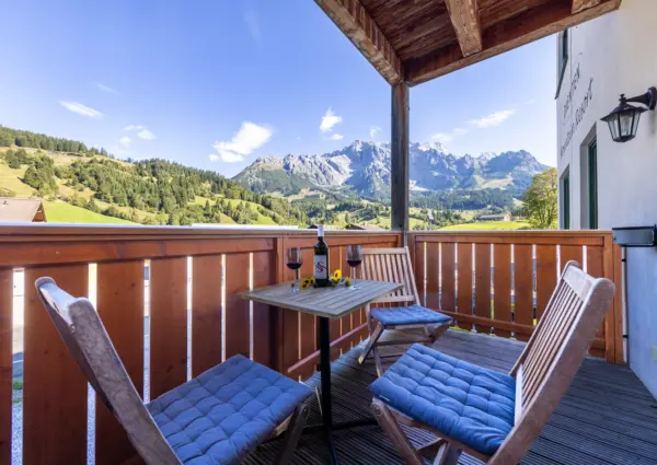 Dienten Mountain Resort Top 1 balkon met uitzicht op Hochk C3 B6nig