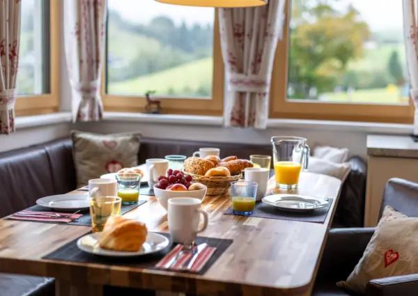 Mountain Resort Top 10 Dienten eettafel detail