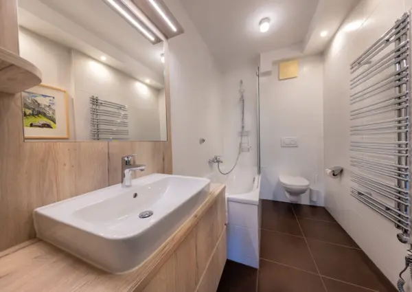 Mountain Resort Top 10 Dienten badkamer met bad overzicht