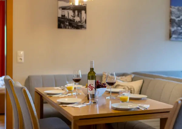 Mountainresort Top 7 Dienten eettafel detail