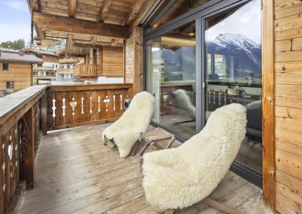NK Chalet Blessachkopf balkon met stoelen
