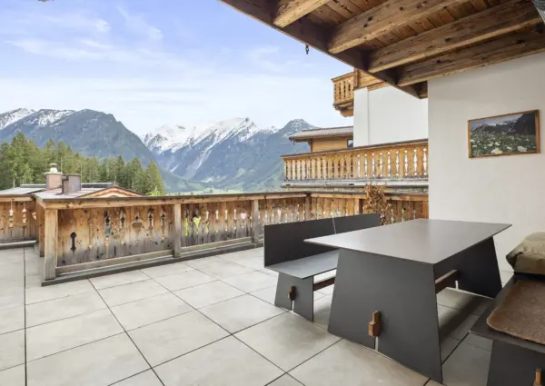 NK Chalet Blessachkopf tafel onder overkapping