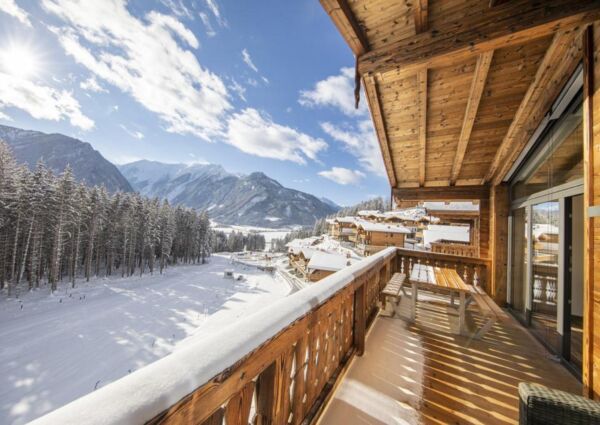Nationalpark Chalet Daberspitze Neukirchen - 
<ul>
  <li>Directe toegang tot de dalafdaling van het familievriendelijke skigebied de Wildkogel Arena.</li>
  <li>Uitgebreide wellnessfaciliteiten met Finse sauna en ruime ontspanningsmogelijkheden.</li>
  <li>Ruime en luxe accommodatie met prachtig uitzicht op de bergtoppen.</li>
</ul>
