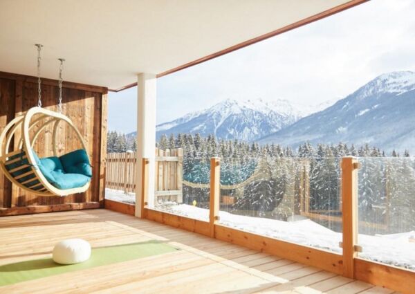 Nationalpark Chalet Gamsmutter Neukirchen - 
<ul>
  <li>Directe toegang tot de dalafdaling van skigebied de Wildkogel Arena.</li>
  <li>Eigen ontspanningsruimte met Finse sauna voor na het skiën.</li>
  <li>Verwarmde skiberging met skischoendroger voor optimaal comfort.</li>
</ul>