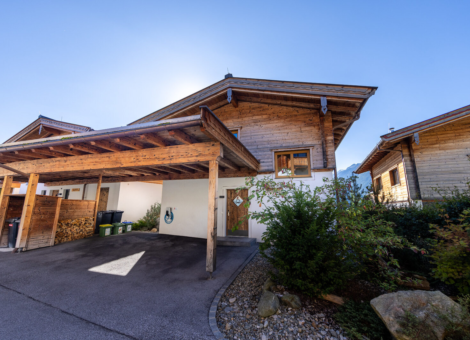 Neukirchen Nationalpark chalet Gamsmutter zomer aanzicht carport
