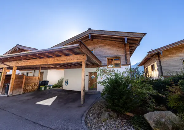 Neukirchen Nationalpark chalet Gamsmutter zomer aanzicht carport