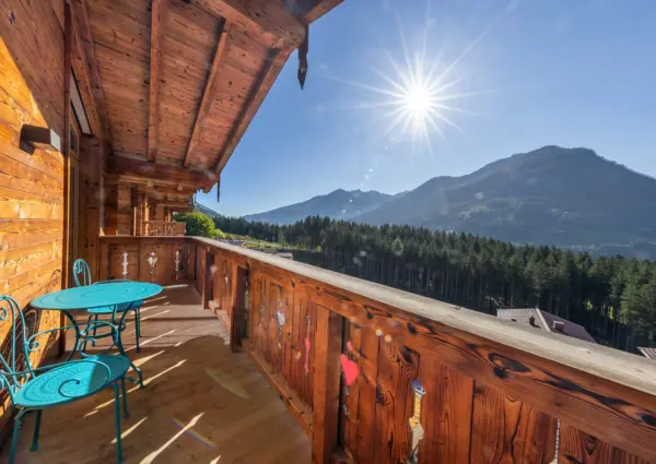 Neukirchen Nationalpark chalet Gamsmutter zomer balkon boven 1