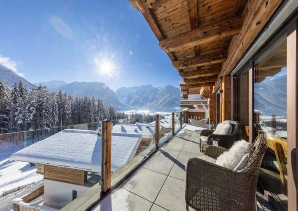 Nationalpark Chalet Goldbergspitze Neukirchen - 
<ul>
  <li>Directe toegang tot skigebied Wildkogel Arena en nabijheid van Zillertal Arena en Kitzbüheler Alpen.</li>
  <li>Comfortabele en luxe faciliteiten, inclusief een Finse sauna en open haard.</li>
  <li>Prachtig uitzicht op de bergen en skipistes vanuit de woonkamer en balkons.</li>
</ul>