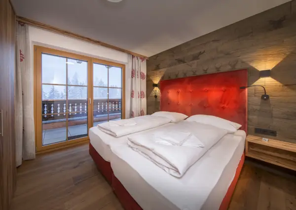 NK Nationalpark chalet Grosser Hexenkopf Neukirchen ruime slaapkamer met tweepersoonsbed