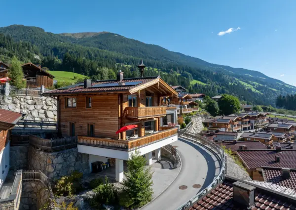 Nationalpark Chalets Hoher Rosshuf aanzicht chalet in de zomer