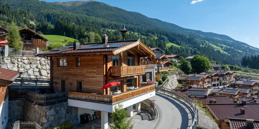 Nationalpark Chalets Hoher Rosshuf aanzicht chalet in de zomer