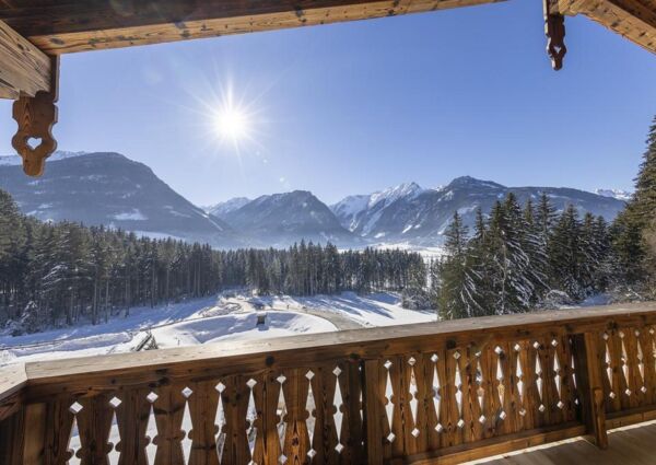 Nationalpark Chalet Hoher Sonnblick Neukirchen - 
<ul>
  <li>Directe toegang tot de dalafdaling en nabijheid van skibus naar skigondels.</li>
  <li>Uitgebreide wintersportvoorzieningen, inclusief skilessen en een oefenlift voor kinderen.</li>
  <li>Ontspanningsmogelijkheden zoals een Finse sauna met bergzicht en een restaurant in het receptiegebouw.</li>
</ul>