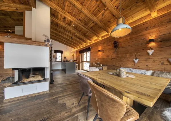 0010 NK Chalet 11 016 Keuken met eethoek