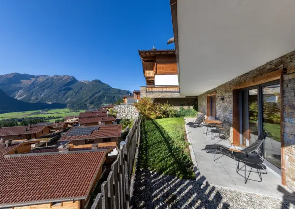 Neukirchen Nationalpark chalet Kristallwand zomer tuin en terras beneden 4