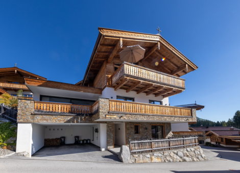 Neukirchen Nationalpark Chalet Kuhhaut zomer aanzicht 1