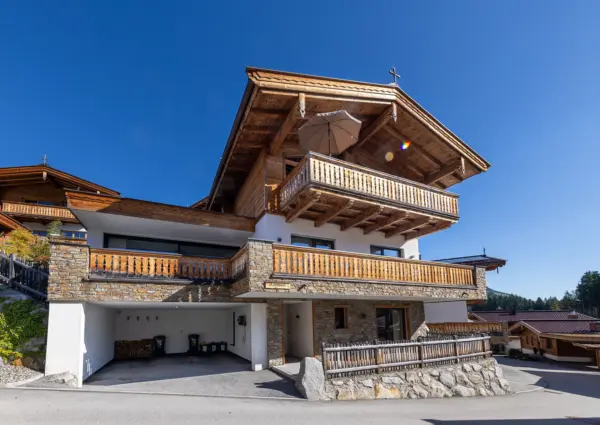 Neukirchen Nationalpark Chalet Kuhhaut zomer aanzicht 1